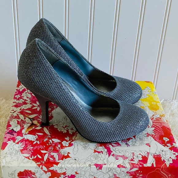 Chinese Laundry Nightlight Heels - Picture 4 of 8